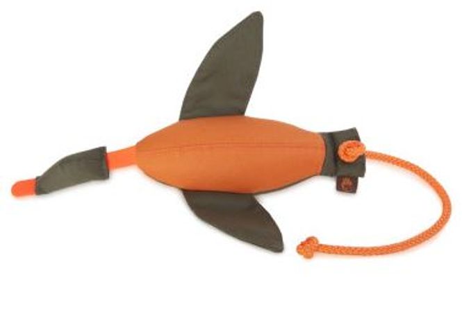 Huvudbild Fågel tygdummy Ca 400 g Kropp orange Huvud + vingar khaki Totallängd utan handtag ca 35 cm Diameter ca 8 cm Firedog