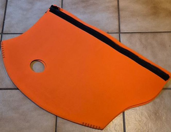 Huvudbild Neoprenväst Orange XXL Halsmått 49 cm Bröstmått 76 cm Magmått 64 cm Rygglängd 60 cm Teba
